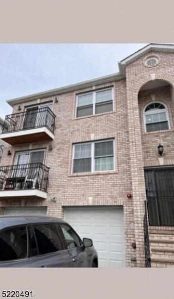 Foto principal - 717 S 12th St