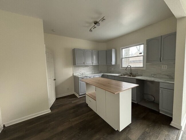 Foto del edificio - 3 Bed Toledo House MINT Condition!