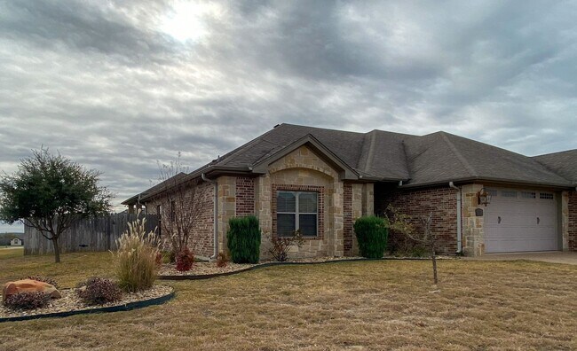 Building Photo - 3100 Stallion Dr