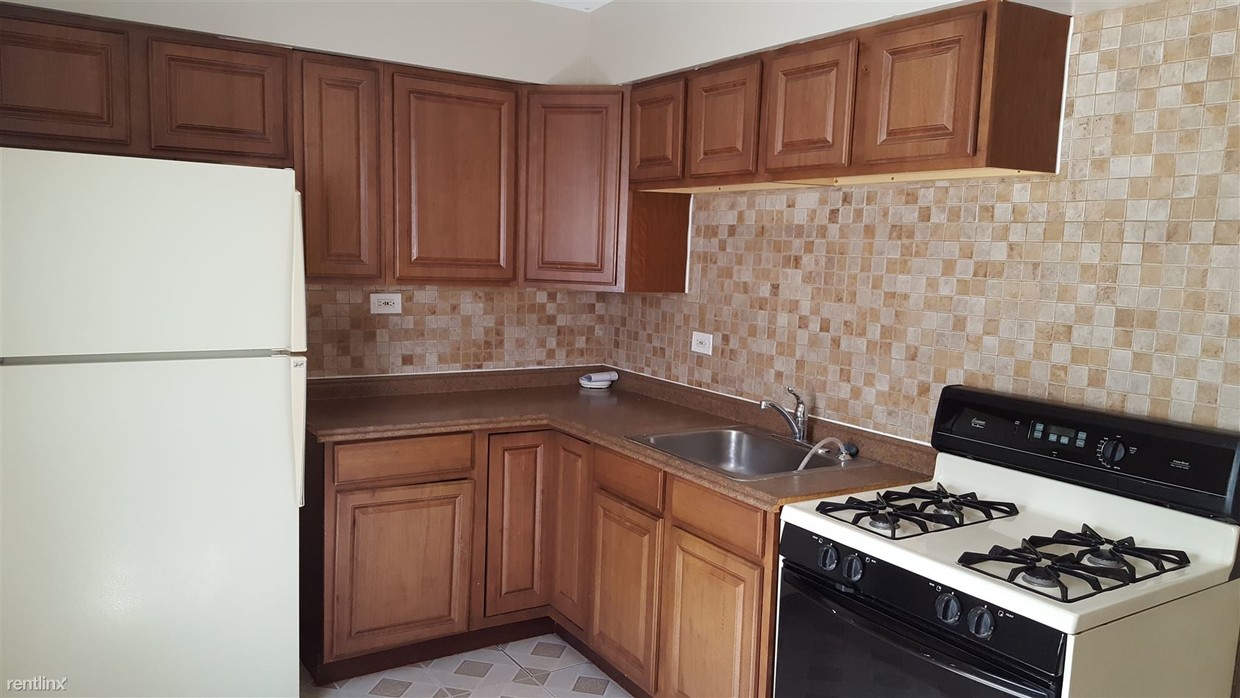 Primary Photo - 1 br, 1 bath Apartment - 3705 216th St Apt 2M