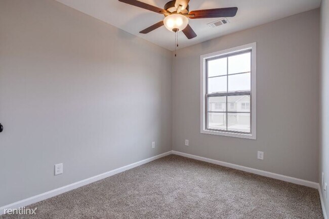 Foto del edificio - 3 br, 2.5 bath Townhome - 273 Signature Pl