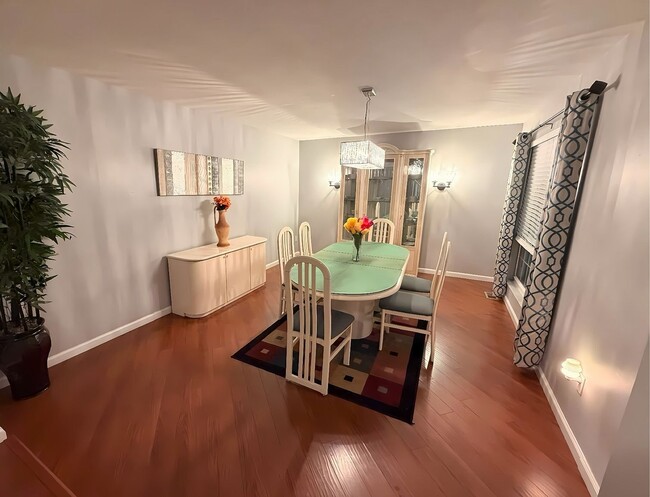 Building Photo - 15472 Duxbury Way