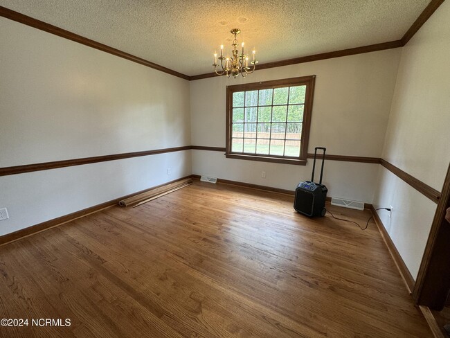 Foto del edificio - 4810 Lakeview Rd