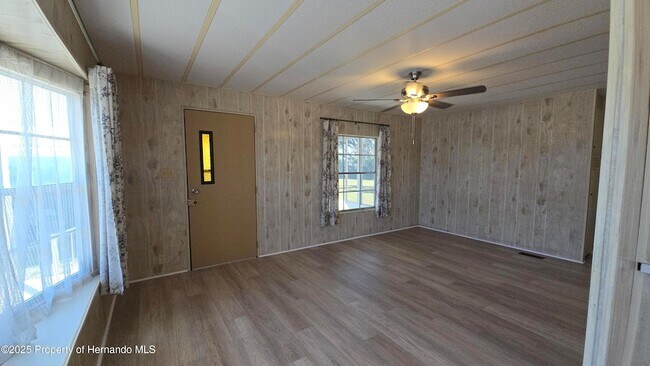 Foto del edificio - 8229 Green Ct