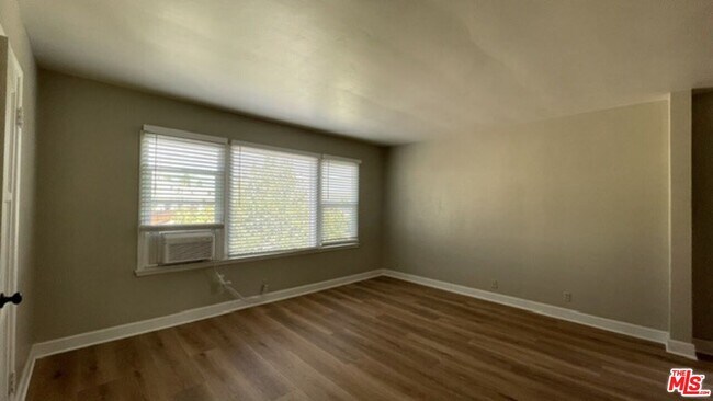 Foto del edificio - 4121 Ocean View Blvd