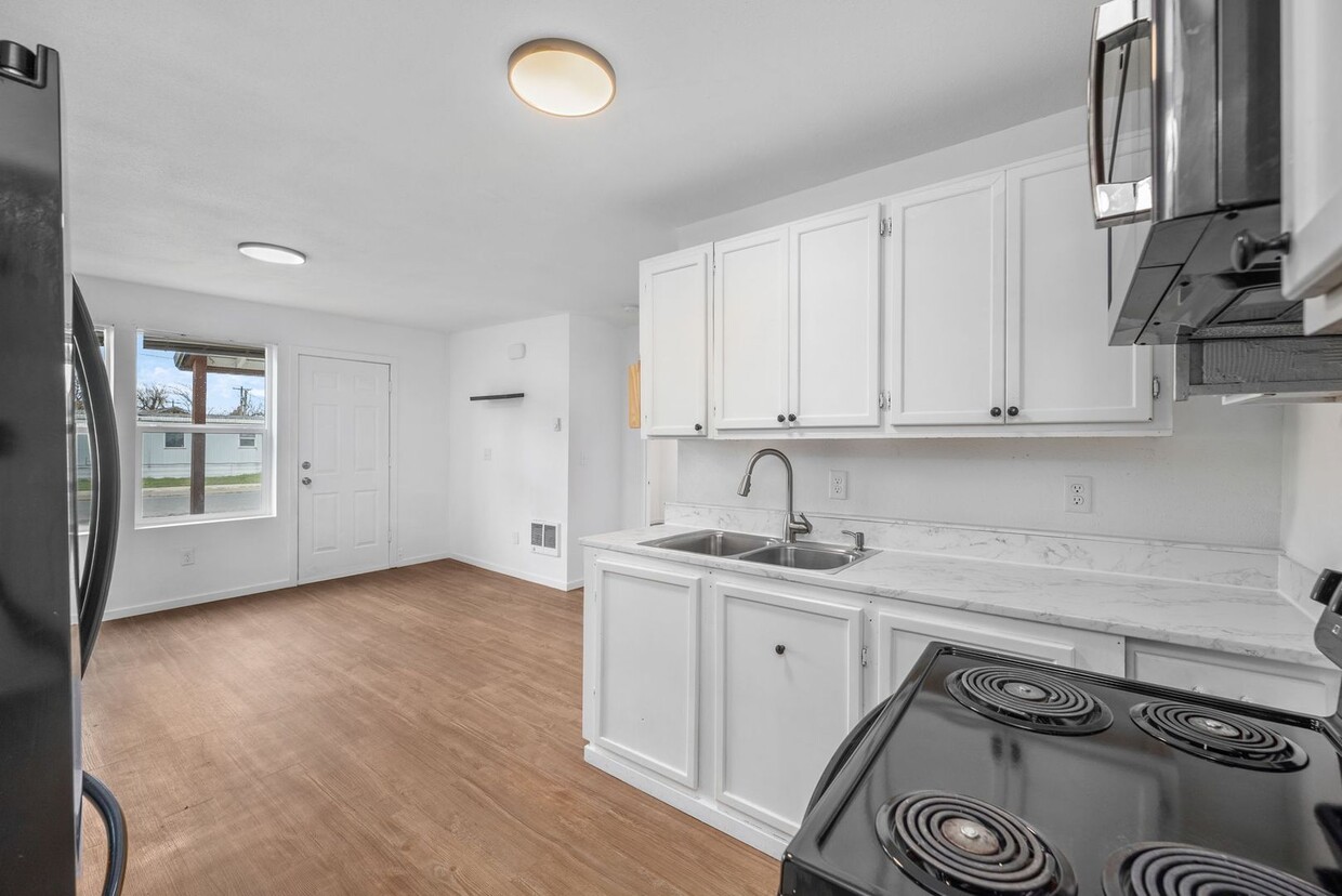 Primary Photo - 13325 W 12th Ave