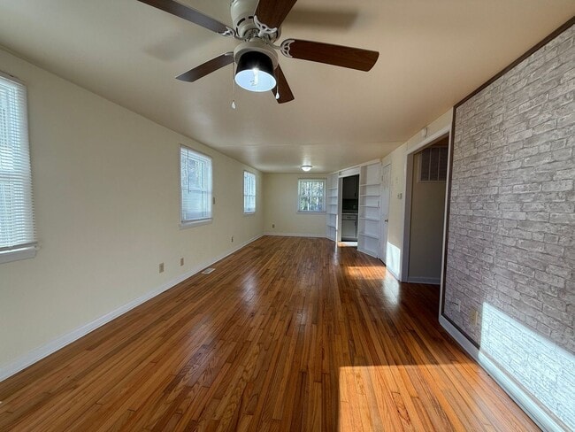 Foto del edificio - Charming 3 bedroom brick House