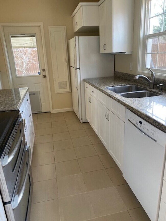 Foto del edificio - 2 Bedroom and 1 Bathroom Old Southwest Reno Home