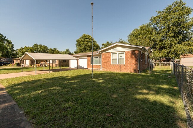 Foto del edificio - 4 Bed / 2 Bath in East Tulsa!