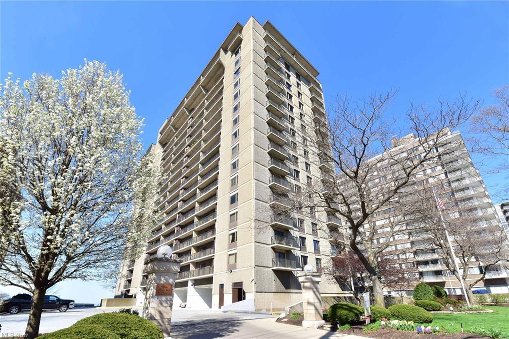 Foto principal - 12500 Edgewater Dr