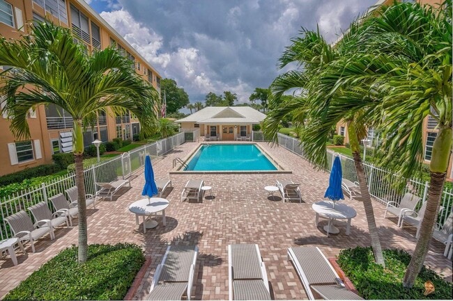 Foto del edificio - 308 Golfview Rd