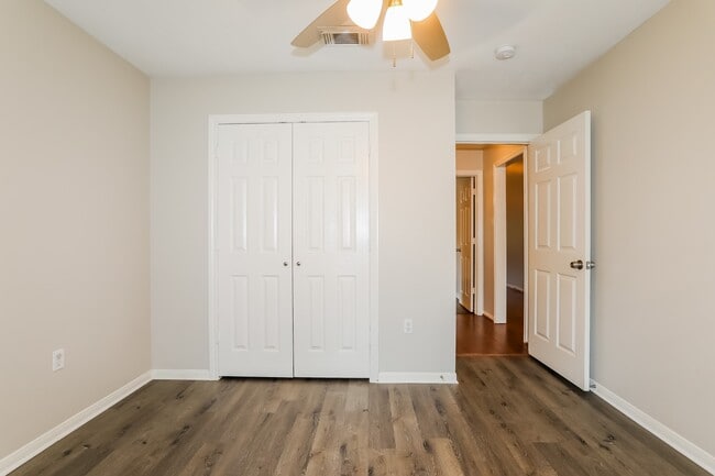 Building Photo - 7122 Woodland Oaks