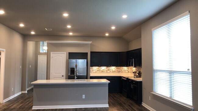 Foto del edificio - COMING SOON!