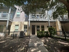 Building Photo - 2520 Bluebonnet Ln