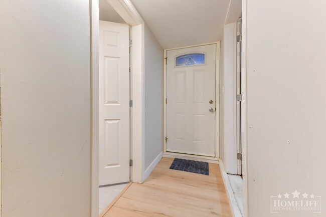 Building Photo - Spacious 2 Bedroom 1 Bathroom Basement Suite for Rent – North Delta