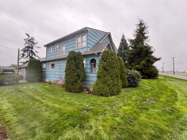 Foto del edificio - Farmhouse Short Term Partially Furnished (Available now through September)