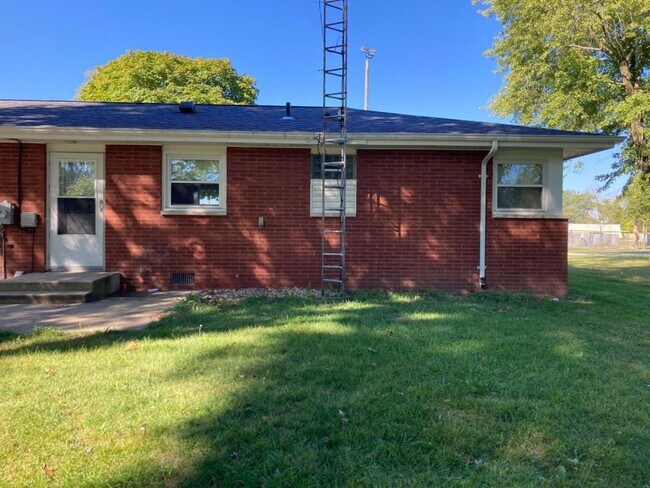 Building Photo - 815 N. Third St.