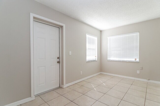 Foto del edificio - 6173 71st St N