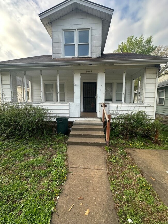 Building Photo - 3041 E 59th St