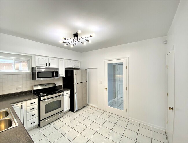 Foto del edificio - 4716 N Kewanee Ave