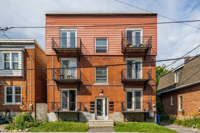 Building Photo - Carlyle Apartments