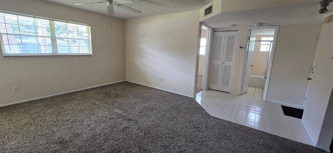 Foto del edificio - 580 Fairways Ln