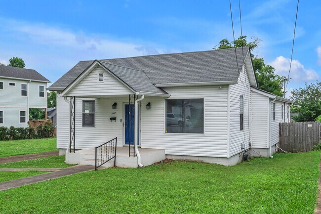Building Photo - 1607 22nd Ave N