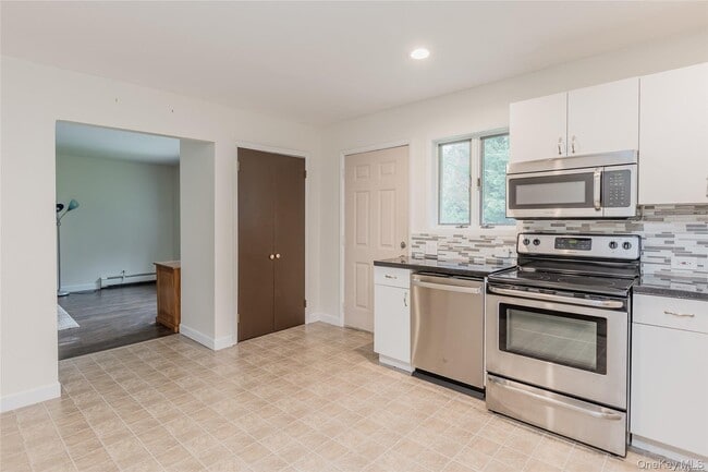 Building Photo - 4 Fenway Dr