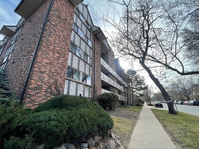Building Photo - $0 DEPOSIT OPTION!!! URBAN RETREAT IN CONG...
