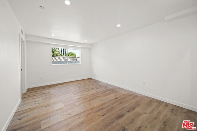 Foto del edificio - 6049 Craner Ave