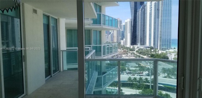 Building Photo - 150 Sunny Isles Blvd