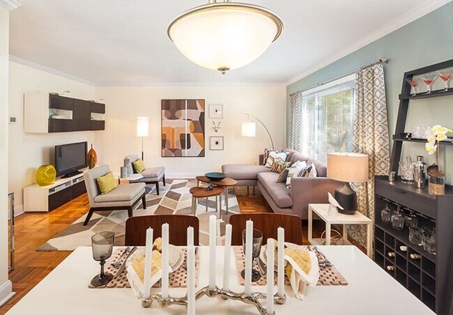 Foto del edificio - Incredible Deal - 2Bed, 1 Bath South Brookline Townhouse