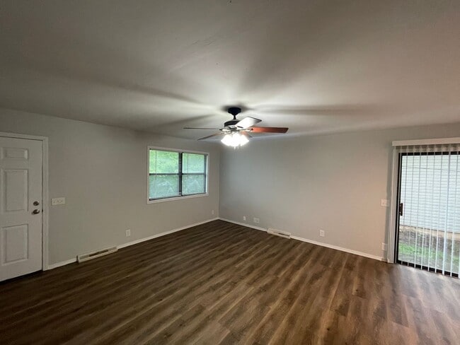 Building Photo - 2301/2307 W FR 164