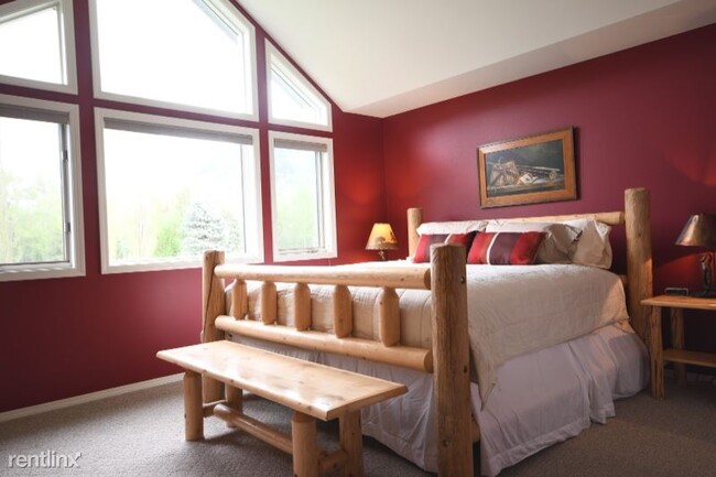Building Photo - 2 br, 2.5 bath Condo - 636 Riverbend Dr.