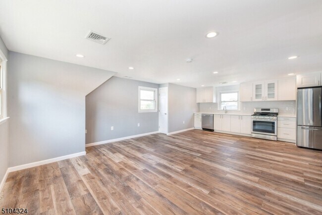 Building Photo - 108 Woodrow Ave