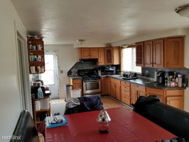 Foto del edificio - 215 Tollview Ct