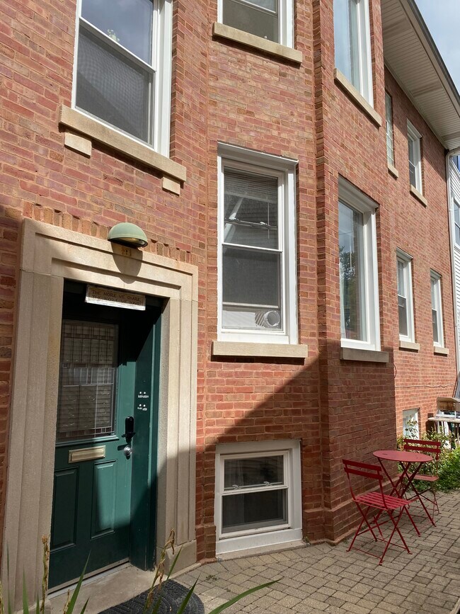 Entrada exterior - 2525 N Saint Louis Ave