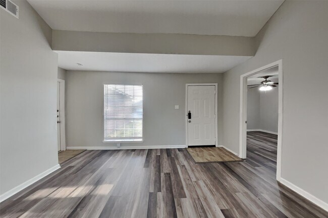 Foto del edificio - 2203 Wheathall Camp Ln