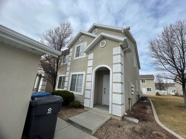 Foto del edificio - South Ogden Townhome For Rent