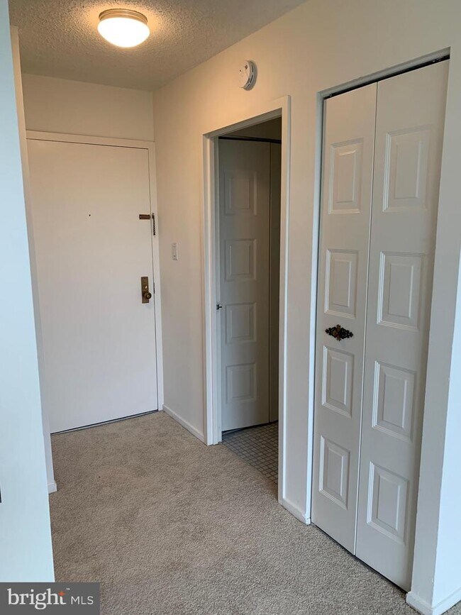 2311 Pimmit Dr Unit 1010, Falls Church, VA 22043 Condo for Rent in
