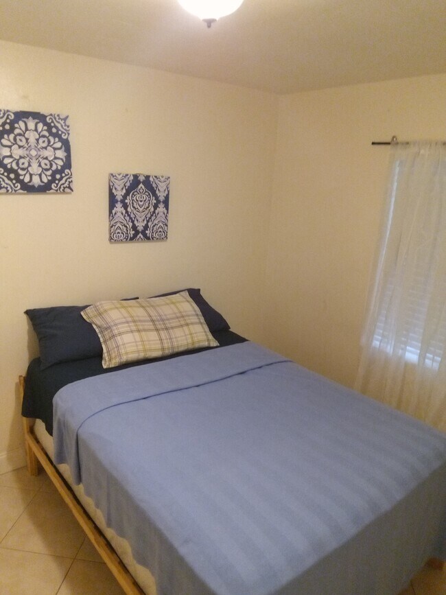 Foto del edificio - 709 Wisteria Ave