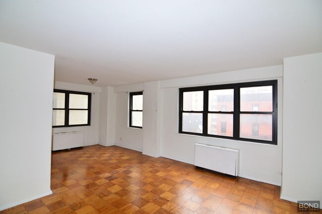 Building Photo - 145 E 16th St