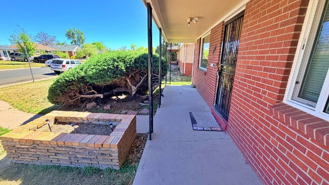 Foto del edificio - FANTASTIC REMODELED 3 Bed 2 Bath Home in Strayer & Shephards Park Hill Brand New Flooring New Car...