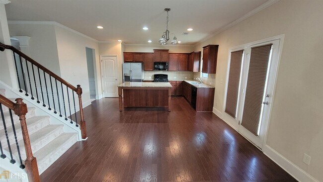 Building Photo - 5760 Aspen Dr