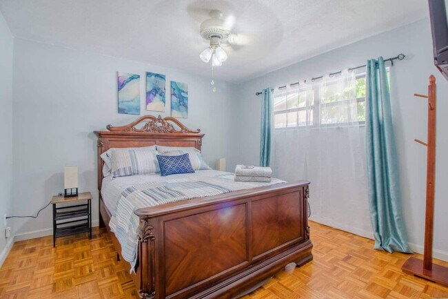 Foto del edificio - 4500 Elaine Pl