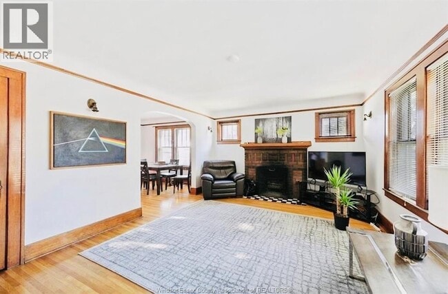 Building Photo - 1596 Victoria