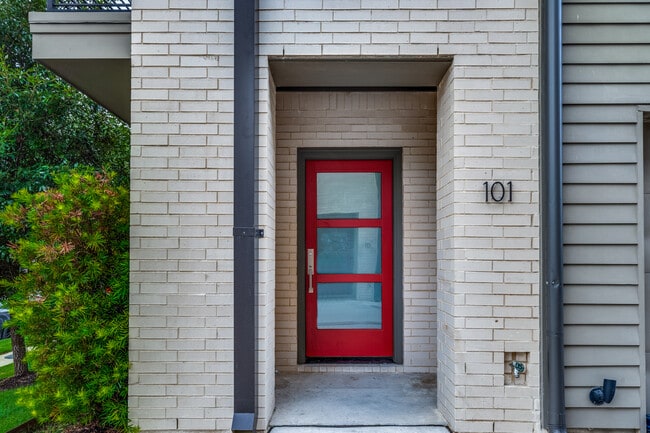 Foto del edificio - 2703 Kimsey Dr