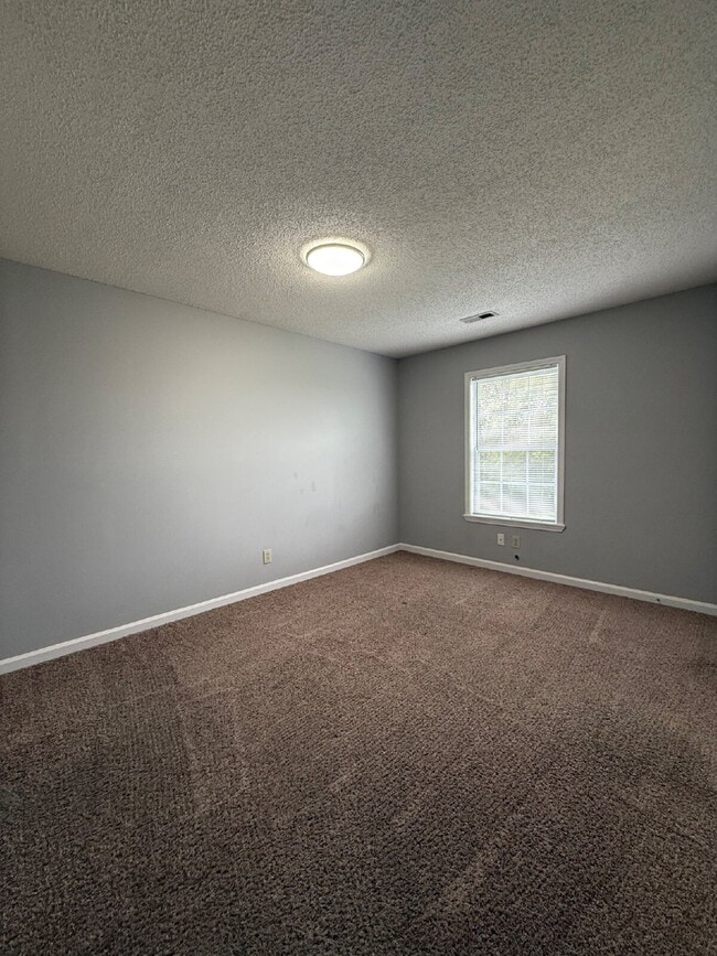 Building Photo - 3864 Northeast Dr