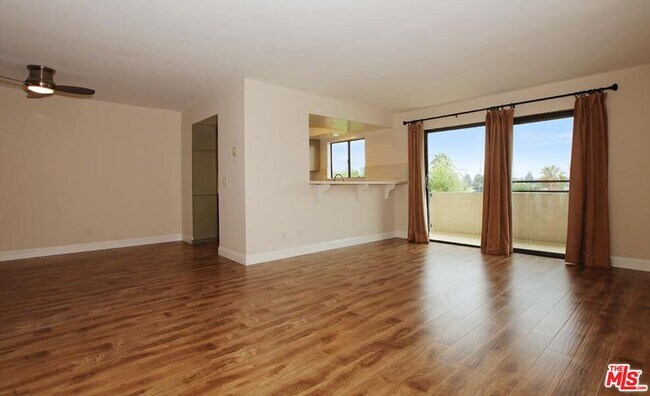 Foto del edificio - 5000 S Centinela Ave