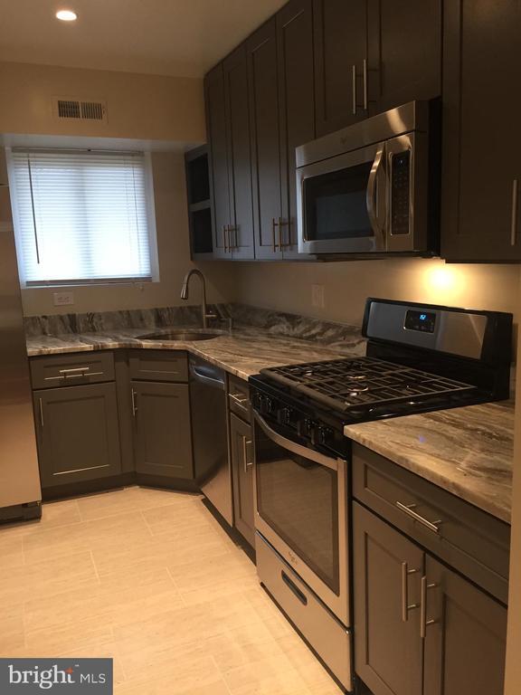 Foto del edificio - 11350-11348 Cherry Hill Rd